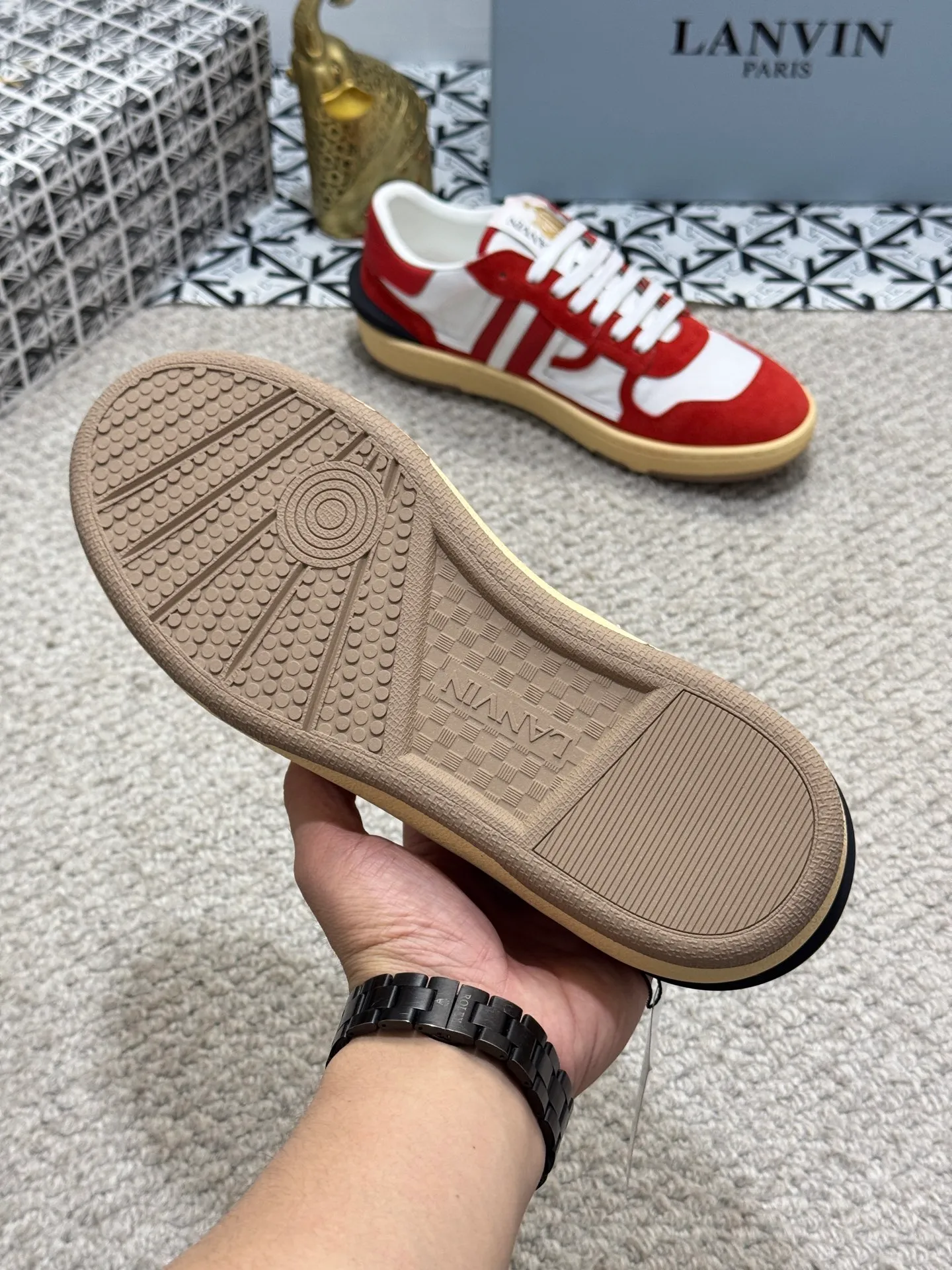 Men's men's shoes 💰520 [New style] 🦈🦈lanvin #LANVIN spring and summer series new colors ❤️‍🔥The latest lace-up fashionable casual Forrest Gump running shoes~bumpr high-quality couple 👫 series!! The latest trendy products of the season. Many bloggers have planted grass and purchased the original molds for customization. The uppers are nubuck leather. They are very versatile, fashionable and casual, and are comfortable to wear on the feet. Recommended! The original molds have clear logo rubber bottoms, which are non-slip and wear-resistant. Size: Female 36~40 Male 38-44 (45 customized